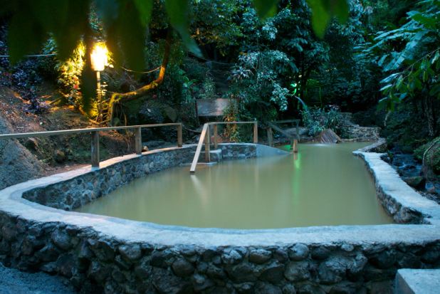 Sulphur spa welcomes you in Dominica.
